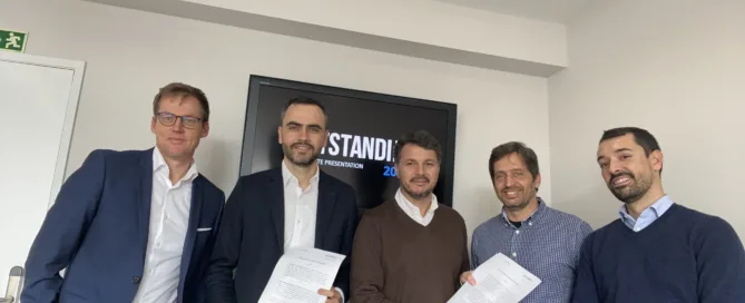 Foto del acuerdo entre Tartessos Power Development (TPD) y la ingeniería portuguesa OutStandINN (OSInn)